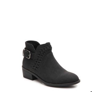 Adrienne Vittadini girls boots (NWOB)